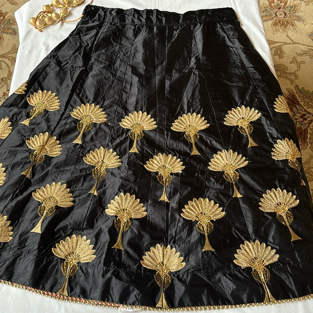 NEW Indian lengha - 3 pc set Red, Black and Gold - Picture 3 of 9